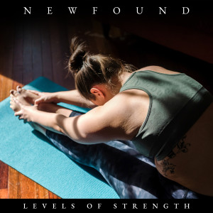 Yoga Featured Music的專輯Newfound Levels of Strength