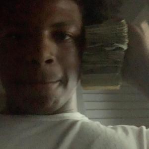 收聽Exotic dumperr的Feelin like gucci (feat. La dee) (Explicit)歌詞歌曲