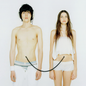 ดาวน์โหลดและฟังเพลง Anti Clone พร้อมเนื้อเพลงจาก RADWIMPS