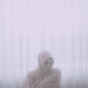 ดาวน์โหลดและฟังเพลง Bila พร้อมเนื้อเพลงจาก Byana
