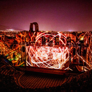 Dengarkan Porous Space (Live at the Acropolis) lagu dari Max Cooper dengan lirik