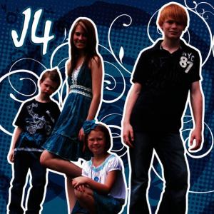 收聽J4的I Think I Love You歌詞歌曲