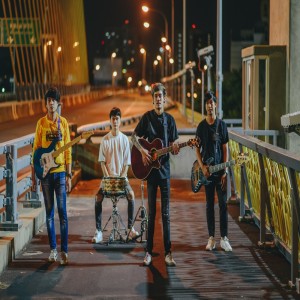 Dengarkan lagu เมื่อคืนฉันฝันว่าเธอกลับมา nyanyian Once in your Life dengan lirik