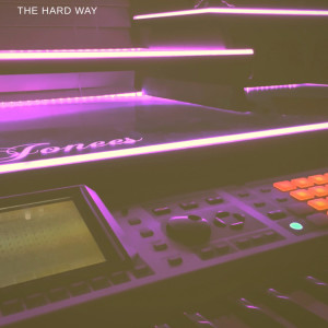 Dengarkan lagu Free to Fly nyanyian PilotJonees PilotJonees dengan lirik