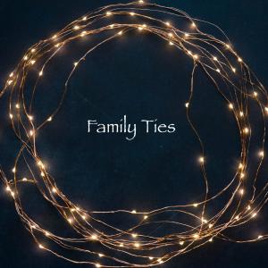 收聽Christie Forde的Family Ties (feat. Maya Mikity)歌詞歌曲