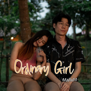 Dengarkan lagu Ordinary Girl nyanyian Maiiam dengan lirik