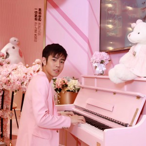 收听张三的再靠近一点歌词歌曲