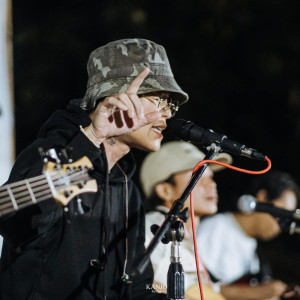 Listen to เธอปล่อยฉันหายไปเลย (Explicit) song with lyrics from Snoopking