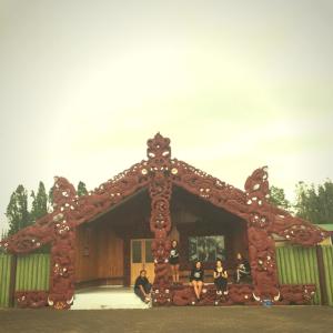 ดาวน์โหลดและฟังเพลง He Kakano Ahau พร้อมเนื้อเพลงจาก Jamey Ferguson