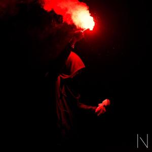 Dengarkan lagu Тёмные воды nyanyian Needs dengan lirik