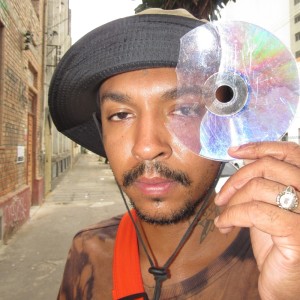 ดาวน์โหลดและฟังเพลง FRIENDZONE/DIMANCHE พร้อมเนื้อเพลงจาก IURI ESTIGARRIBIA