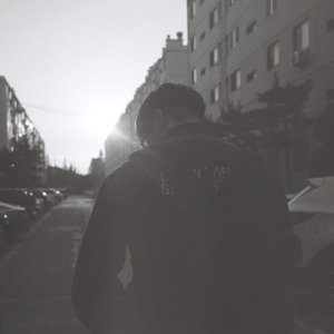 Listen to I knew song with lyrics from Joonil Jung (정준일)
