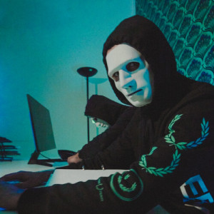 Listen to Mask (Explicit) song with lyrics from MaLik Lenar