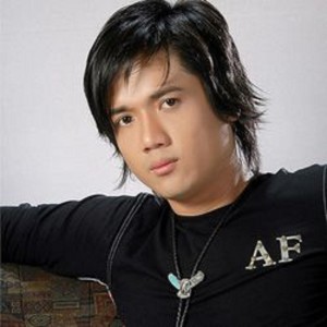 Listen to Trong Tầm Mắt Đời #1 song with lyrics from Đào Phi Dương