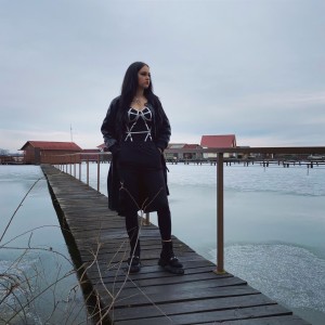 Listen to Nem csillapodnak song with lyrics from Lil G