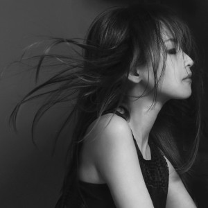收聽Ashia的憂化歌詞歌曲