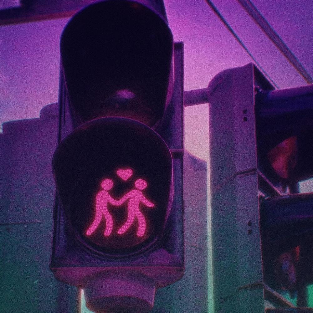 FALLING IN LUV