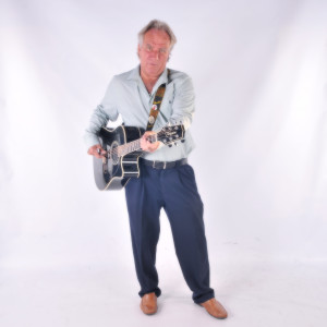 Dengarkan Im Just Askin lagu dari Charlie Matson dengan lirik