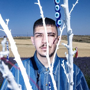 Listen to ÖNEMİ YOK song with lyrics from Mali Green