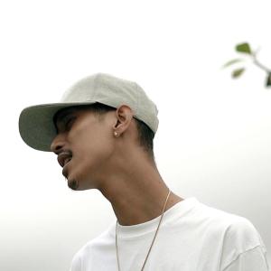 Dengarkan Antara Nyaman Dan Cinta X Jenuh lagu dari Omhand V dengan lirik