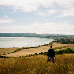 ดาวน์โหลดและฟังเพลง Getting Over You พร้อมเนื้อเพลงจาก Charlie Oriain