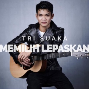 Dengarkan lagu Memilih Lepaskan nyanyian Tri Suaka dengan lirik