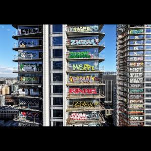 收聽damn james!的carousel x4 (Explicit)歌詞歌曲