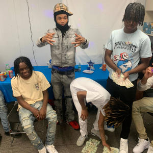 Naz Turnt的專輯Twerk it (feat. Zavy50 & Escobar Jay) [No Click-Up] (Explicit)