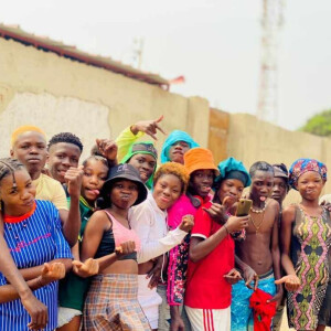 收聽Os Mete Direito的Os Mete Direito - Do Avô歌詞歌曲