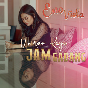 收聽Eno Viola的Ukiran Kayu Jam Gadang歌詞歌曲