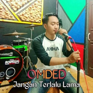 ดาวน์โหลดและฟังเพลง Jangan Terlau Lama พร้อมเนื้อเพลงจาก OMDED