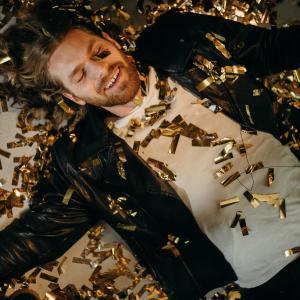 Dengarkan lagu The Kings of Babylon (feat. Gerry Finan) nyanyian Jorge Paulo dengan lirik