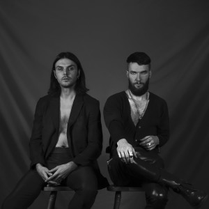 ดาวน์โหลดและฟังเพลง All I Have to Give พร้อมเนื้อเพลงจาก Hurts