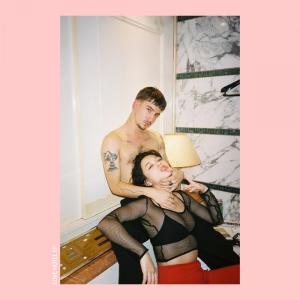 ดาวน์โหลดและฟังเพลง Diamant (Love Hotel Band|Explicit) พร้อมเนื้อเพลงจาก Yung Hurn