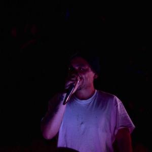 收聽Mariox joint的OTRA NOCHE FRIA (feat. FORES BLON) (Explicit)歌詞歌曲