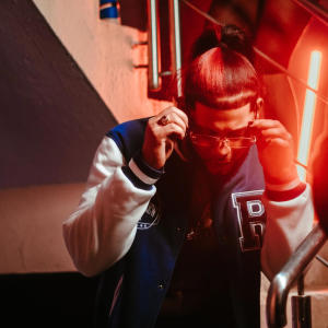 收聽Yan Star的Baila baila歌詞歌曲