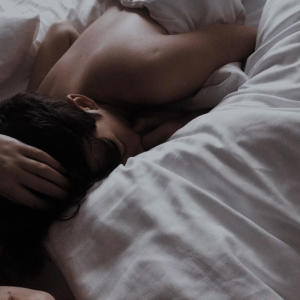 收聽Jaira的having nightmares? come, scoot a little closer, but not too close, y’know? hahahaha歌詞歌曲