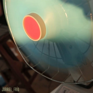 ดาวน์โหลดและฟังเพลง Frío พร้อมเนื้อเพลงจาก Jarriel