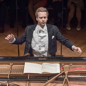 ดาวน์โหลดและฟังเพลง Piano Concerto No. 21 in C, K.467, Allegro Maestoso พร้อมเนื้อเพลงจาก Victor Emanuel von Monteton