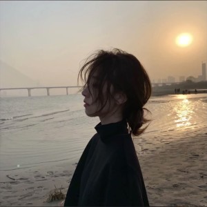 Dengarkan lagu Sunshine Girl (热播版) nyanyian 英文驿站 dengan lirik