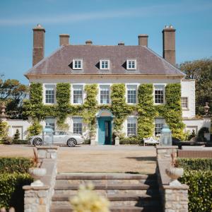 收聽Chris Marshall的Gileston Manor Theme (feat. Claire Jones)歌詞歌曲