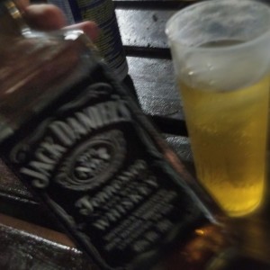 收聽LveSick的En soledad (feat. QUINO) (Explicit)歌詞歌曲