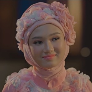 Listen to Untukmu Ku Bertasbih (From "Diaku Imamku") song with lyrics from Rhana Haura