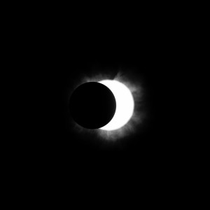 Listen to La lune a couvert le soleil (Explicit) song with lyrics from LNS