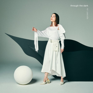 收聽安田瑞的through the dark歌詞歌曲
