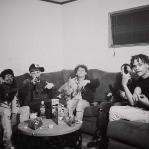 收聽Baby Glitch的EBK (feat. RealTrenchBaby Twiz, Wop OneofOne & G5ive) (Explicit)歌詞歌曲