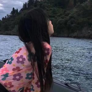 Listen to 泉水 (女声泰语版) song with lyrics from 梨香
