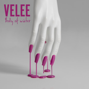 Dengarkan Body Of Water lagu dari Velee dengan lirik