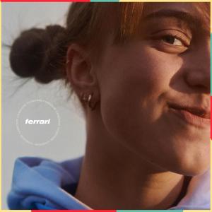收聽LUNA的Ferrari (CENTRUM)歌詞歌曲