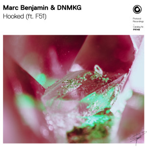 ดาวน์โหลดและฟังเพลง Hooked พร้อมเนื้อเพลงจาก Marc Benjamin